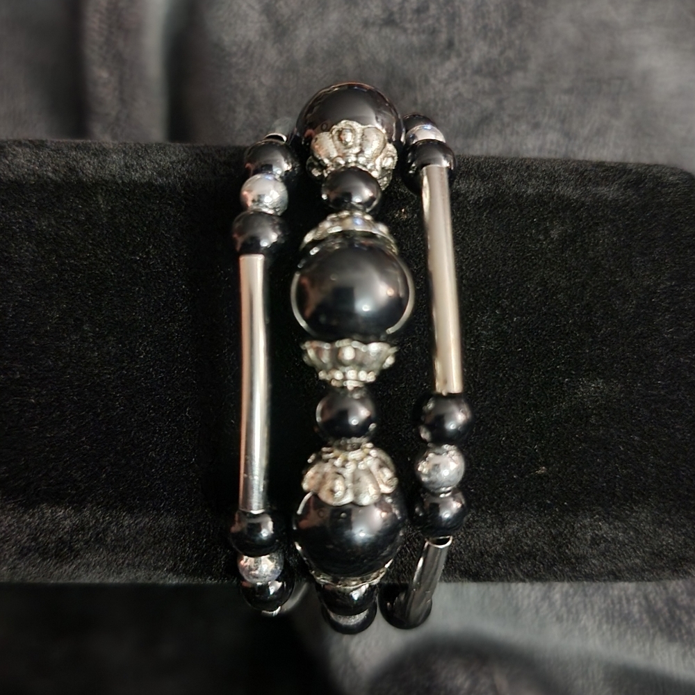 Wrap Bracelet Bead Bangle Easy Slip on Silver Black Beaded Key Charms Bangle